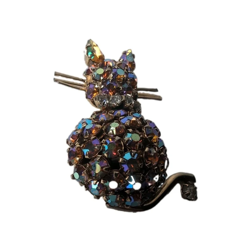 WARNER Cat Brooch Gold Tone Auroras Borealis Rhinestones Vintage Kitty Pin